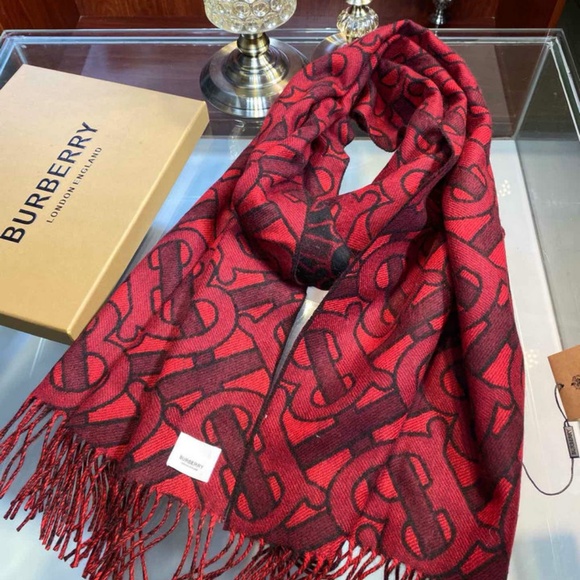 BURBERRYred scarf